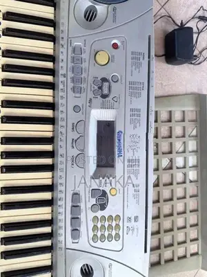 YAMAHA PSR 275 keyboard