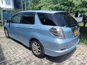 Honda Fit Shuttle 2012