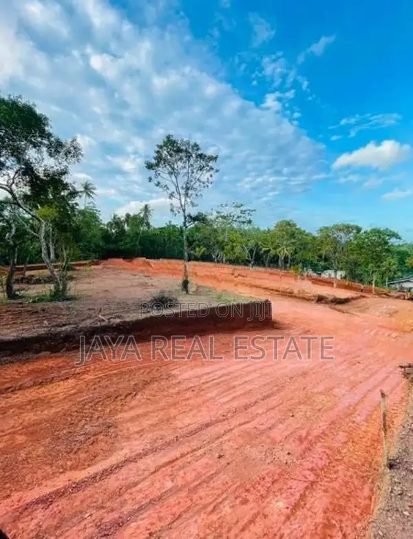 බිම් කොටසක් තංගල්ල