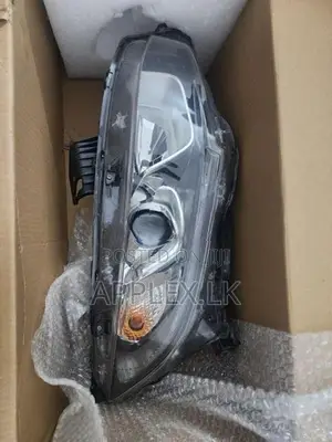 Honda Civic ex 2018 Headlight