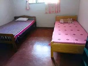 පොල්ගොල්ල Room for Rent (ගැහැණු ළමුන් සඳහා)