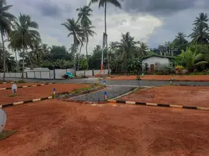 ගාලු පාරට හා lyceum විද්‍යාලයට නුදුරින් බිමි කොටස් කිහිපයක් H37 walana