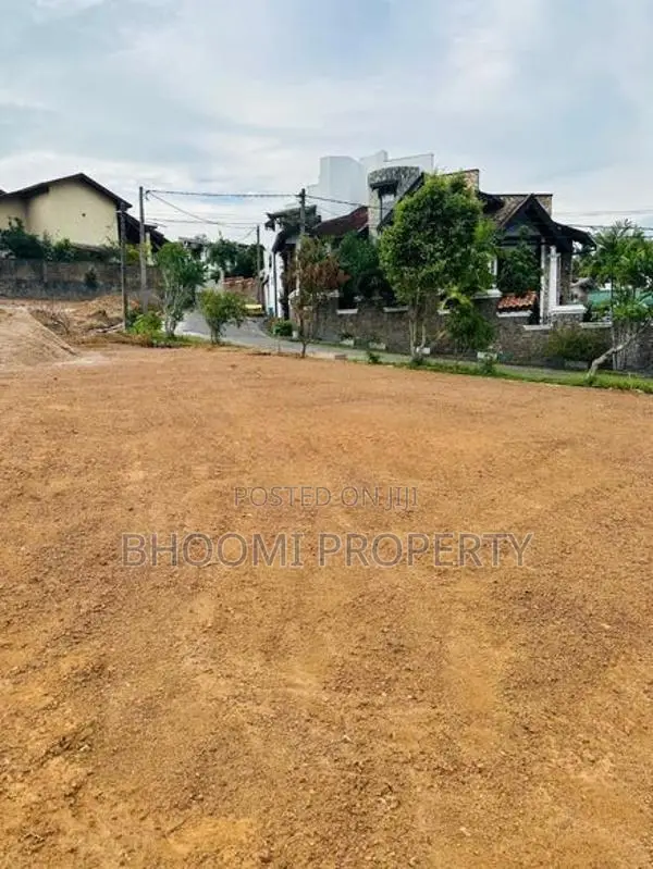 අධිවේගී මාර්ගයට 500m දුරින් අතුරුගුරියෙන් නේවාසික බිම්කොටස්