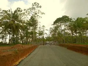 Land අහංගම සංචාරක කලාපයට ආසන්නව