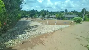 Gampaha උඩුගම්පල නගර සීමාවෙන් වටිනා බිම් කොටස් කිහිපයක්