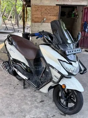 Suzuki Burgman 125 2026