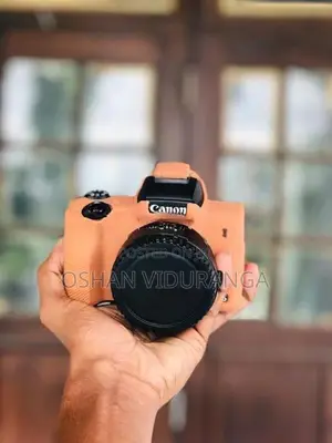 Canon M50