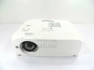 Panasonic PT VW 530u Projector