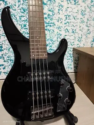 Yahama Trbx 305 Guitar