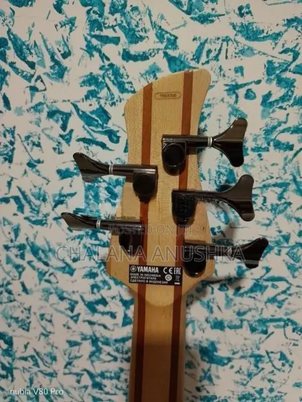 Yahama Trbx 305 Guitar