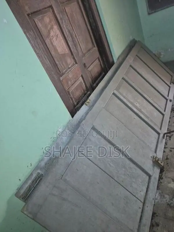 முதிரை மர கதவு