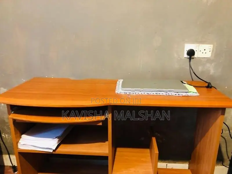 Computer table