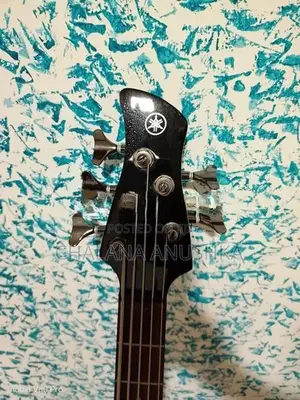 Yahama Trbx 305 Guitar