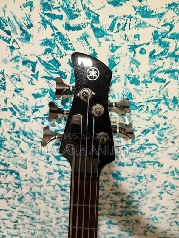 Yahama Trbx 305 Guitar