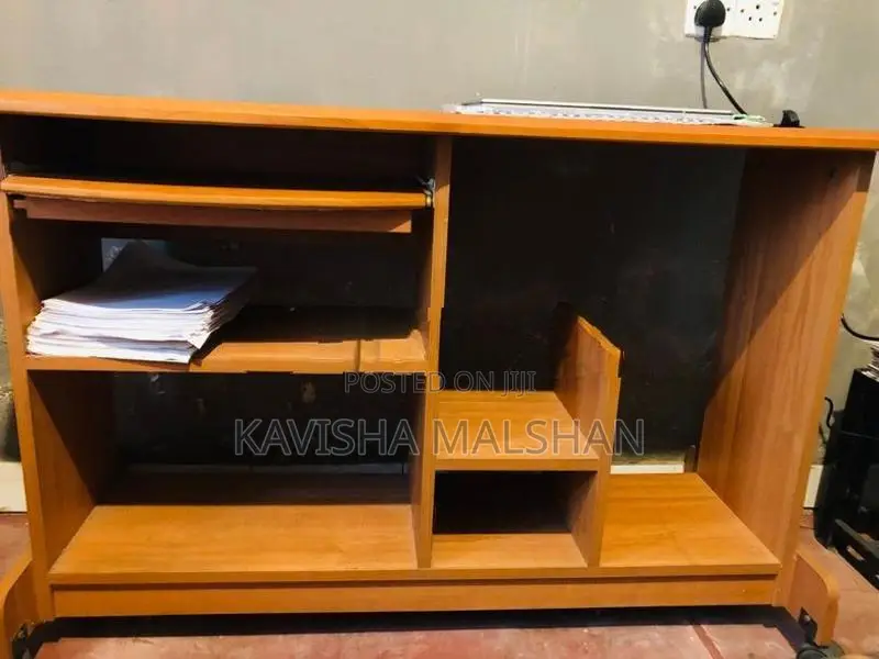 Computer table