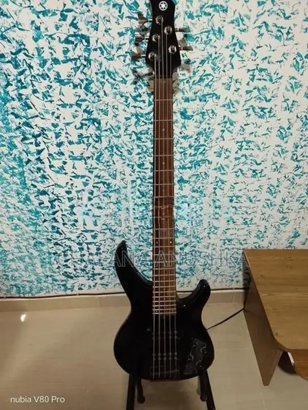 Yahama Trbx 305 Guitar
