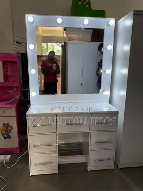 Hollywood Dressing Table