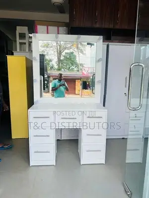 Hollywood Dressing Table