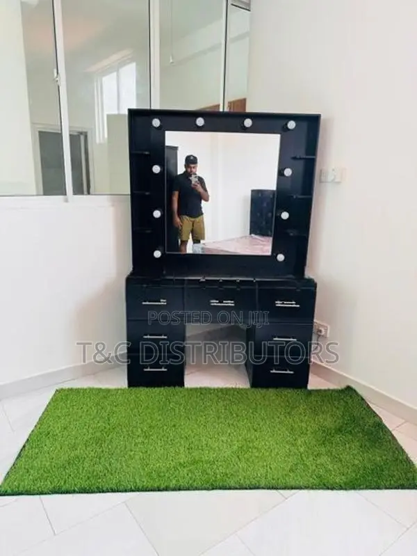 Hollywood Dressing Table