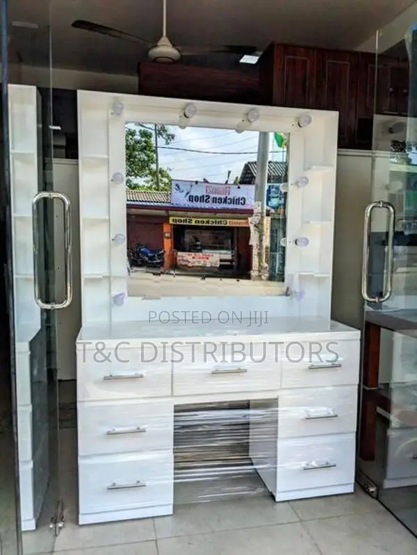 Hollywood Dressing Table