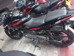 Bajaj Pulsar 180 2017