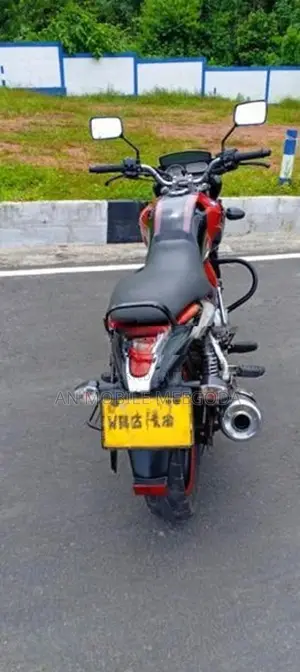 Bajaj V15 2016