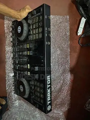 Traktor S4 Controller