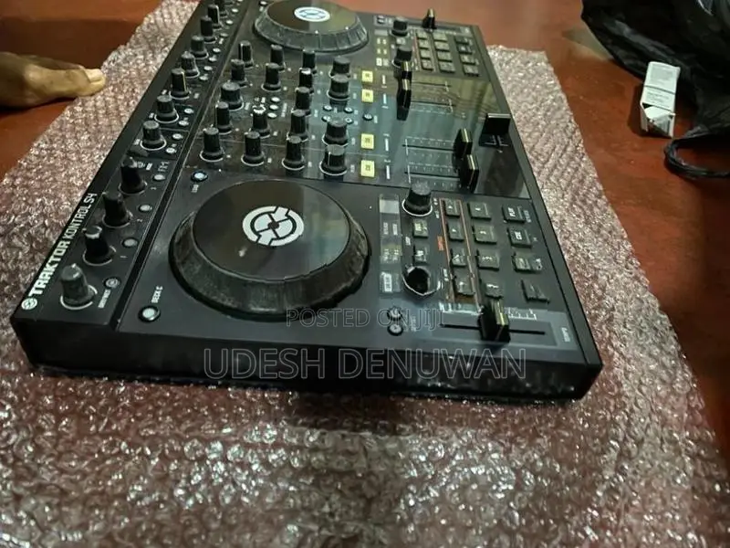 Traktor S4 Controller