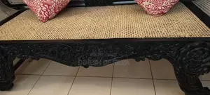 Ebony Sofa (කවිචිචිය)