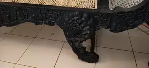 Ebony Sofa (කවිචිචිය)