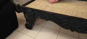 Ebony Sofa (කවිචිචිය)