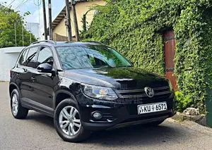 Volkswagen Tiguan 1ST OWNER LOW MILES 2012