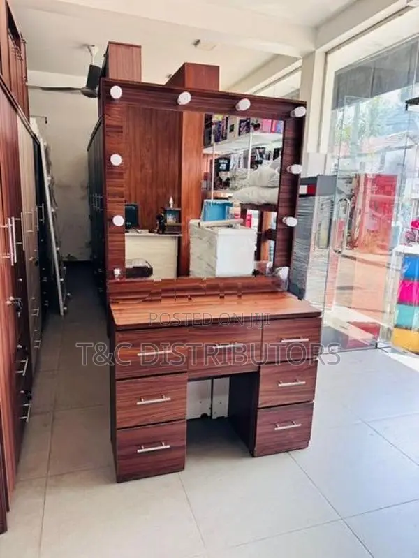 Hollywood Dressing Table