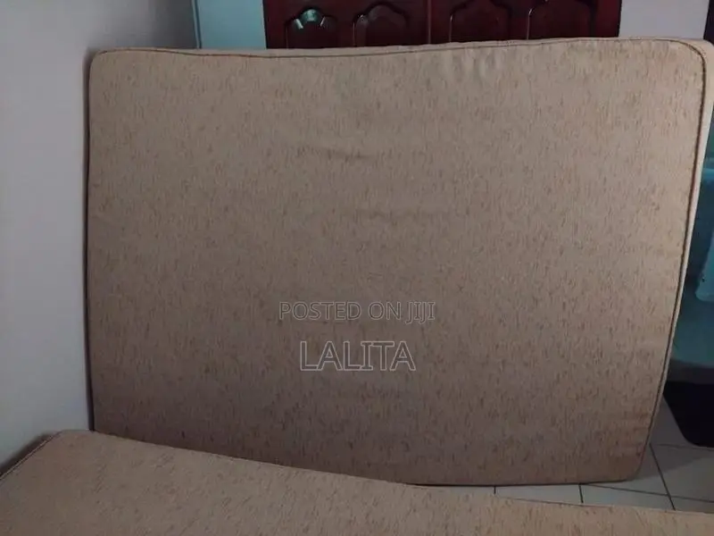 King/Queen size large bed with Mattress