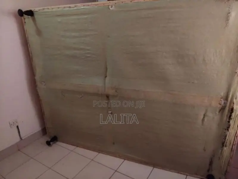 King/Queen size large bed with Mattress