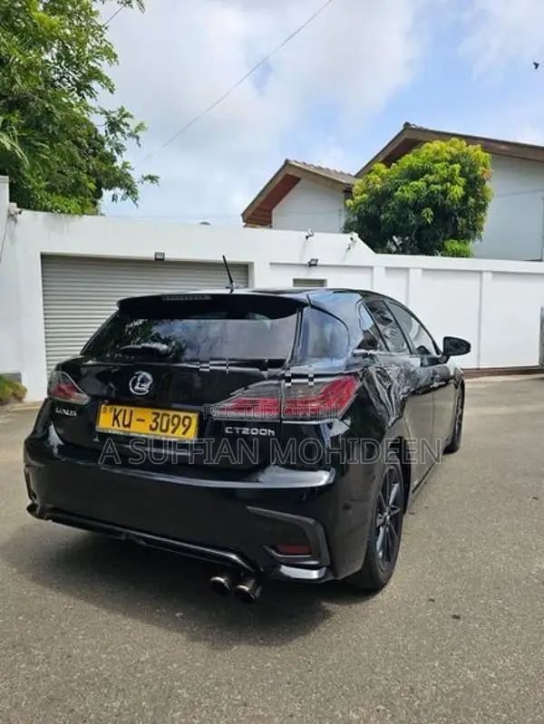 Lexus CT-200H 2012