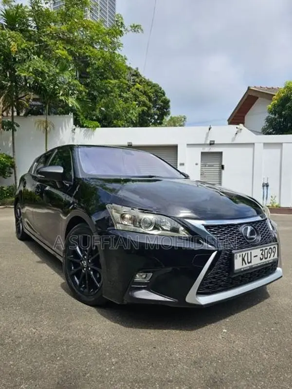 Lexus CT-200H 2012