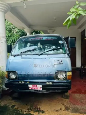 Toyota Hiace 2012