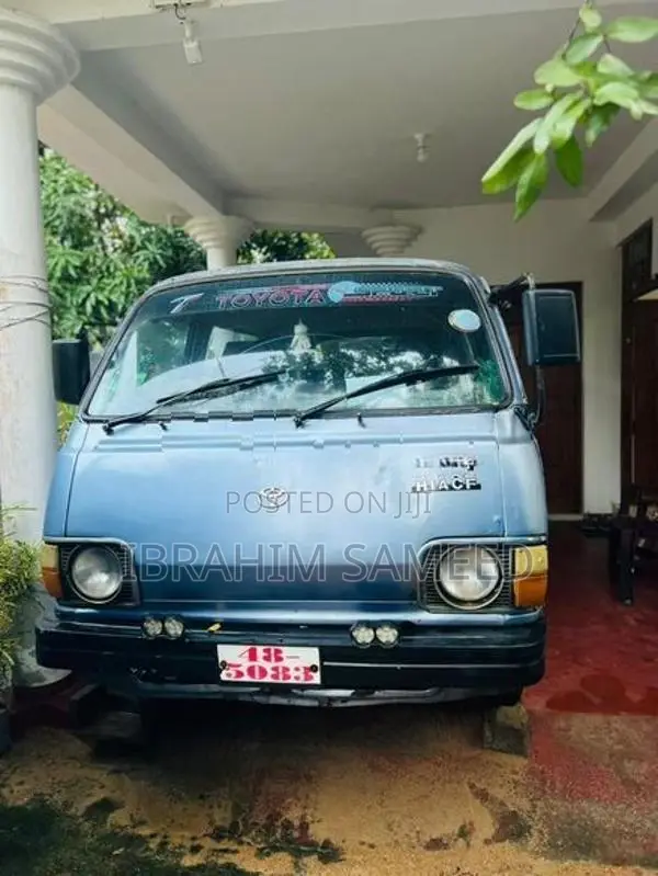 Toyota Hiace 2012