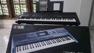 Yamaha PSR E453