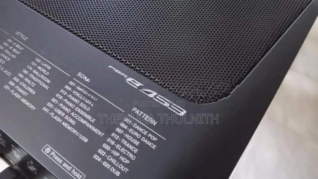 Yamaha PSR E453