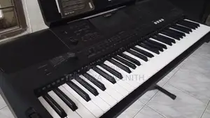 Yamaha PSR E453