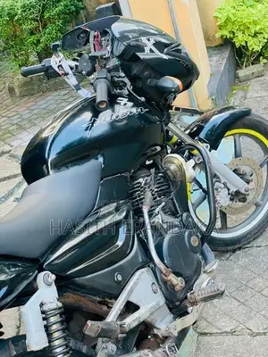 Bajaj Pulsar 180 2005