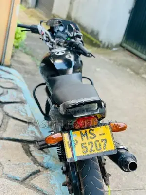 Bajaj Pulsar 180 2005