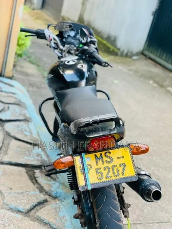 Bajaj Pulsar 180 2005