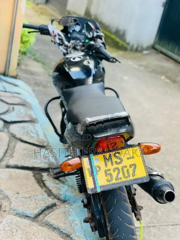 Bajaj Pulsar 180 2005