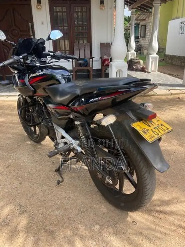 Bajaj Pulsar 220F 2010