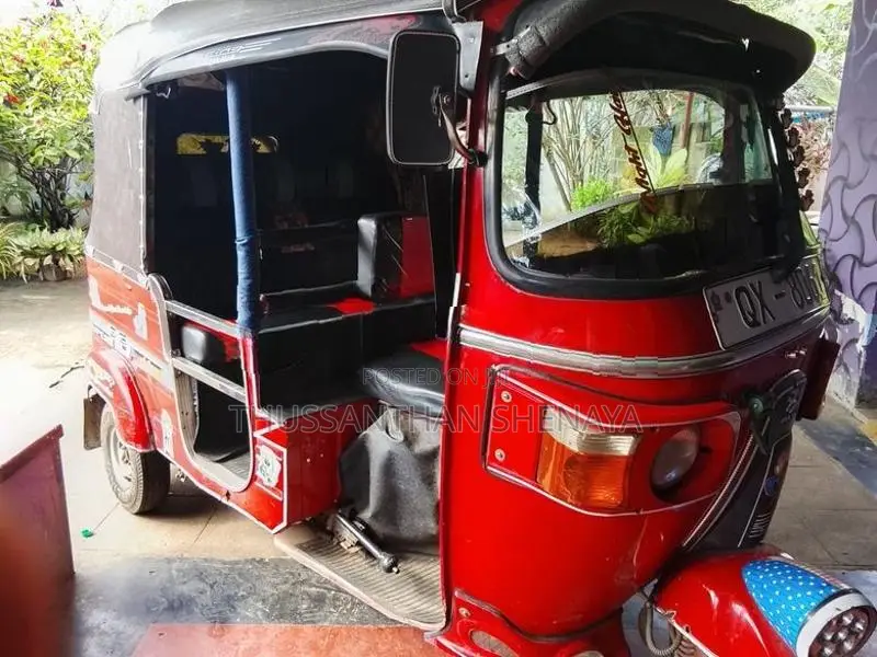 Bajaj RE 2010