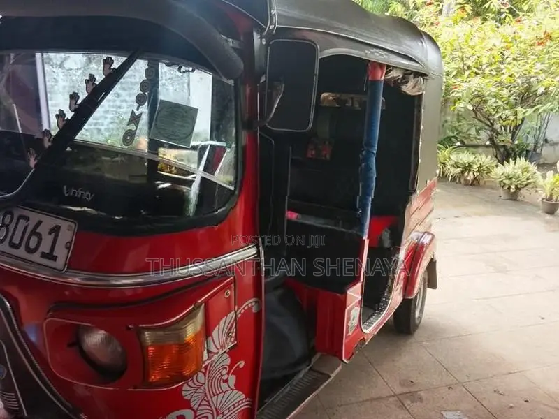 Bajaj RE 2010