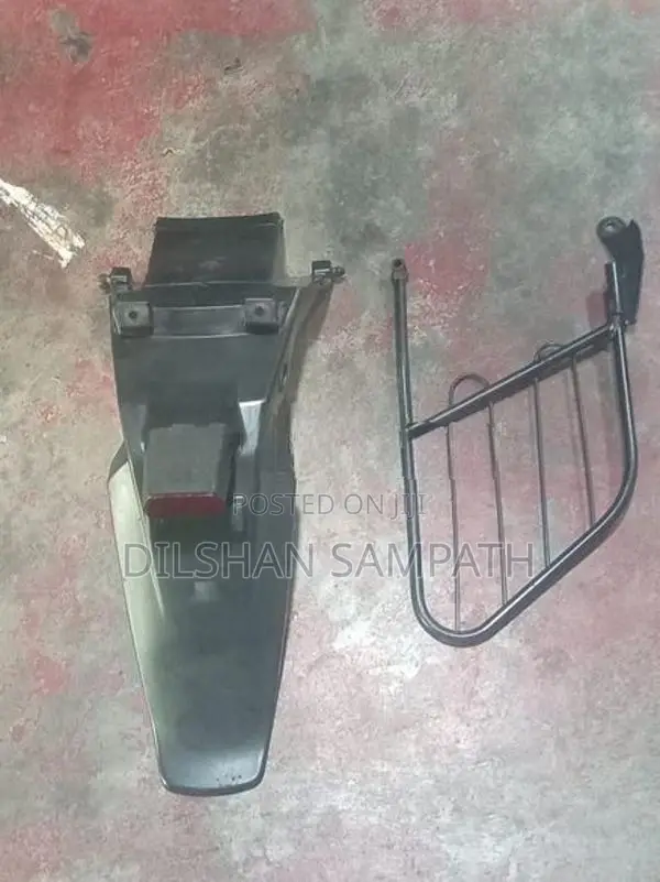 Bajaj Pulsar 180 Black Plastic Rear Mudguard with A Metal Saree Guard